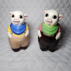 Vintage Smiling Pig Salt & Pepper Shakers 5" Blue/Green Handkerchief w/stopper.